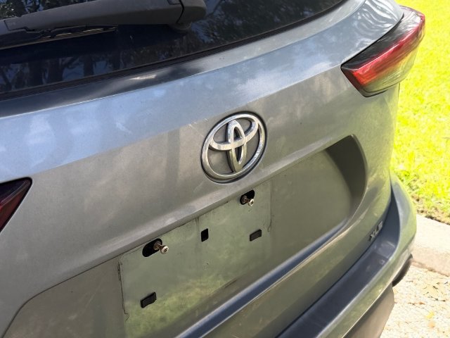 Used 2020 Toyota Highlander XLE FWD image 9