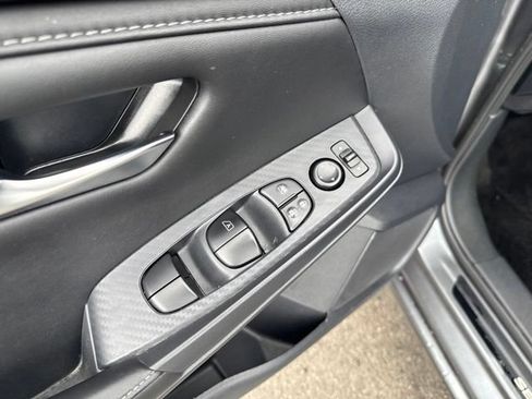 Used 2025 Nissan Sentra SV FWD image 8