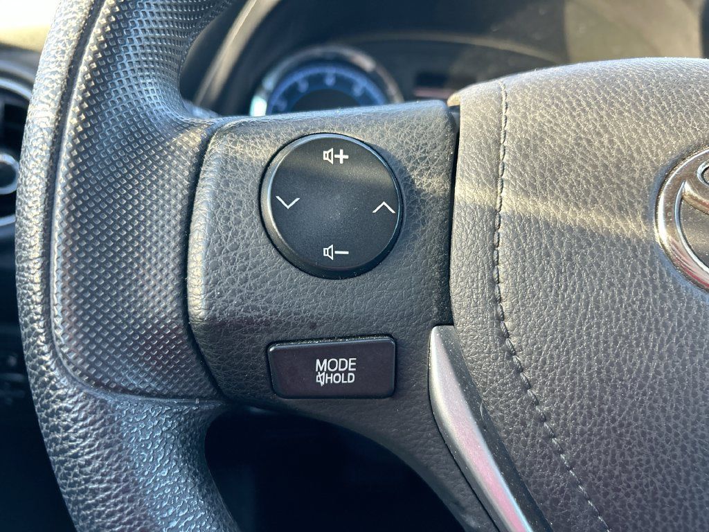 Used 2017 Toyota Corolla LE FWD image 15