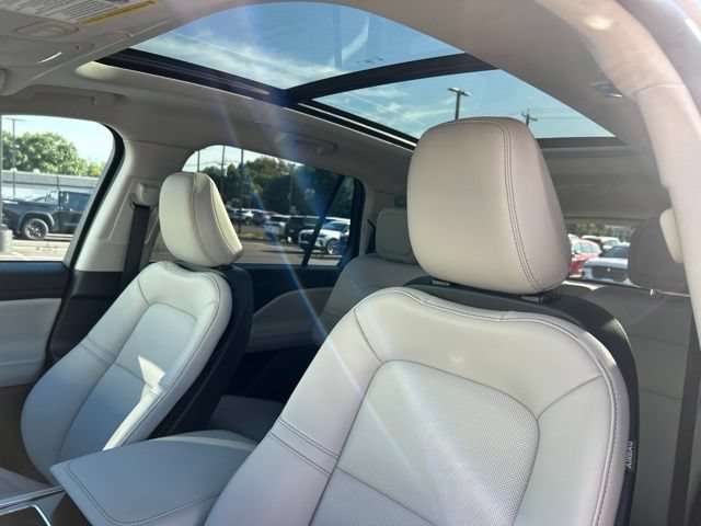 Used 2026 Lincoln Aviator AWD image 12
