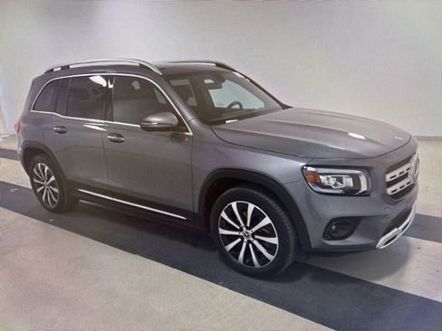 Used 2022 Mercedes-Benz GLB 250 w/ Premium Package Lite image 2