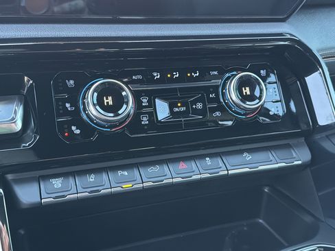 Used 2024 GMC Sierra 2500 AT4 w/ AT4 Premium Plus Package image 34