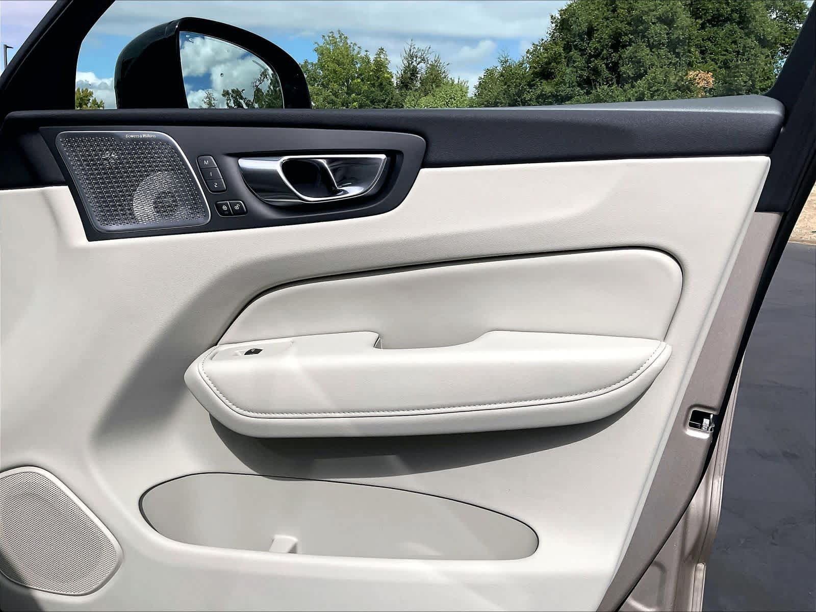 New 2027 Volvo XC60 T8 Ultra AWD/4WD image 30
