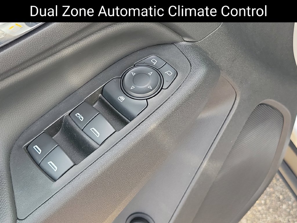 Used 2020 Chevrolet Equinox LT w/ Driver Convenience Package AWD/4WD image 11