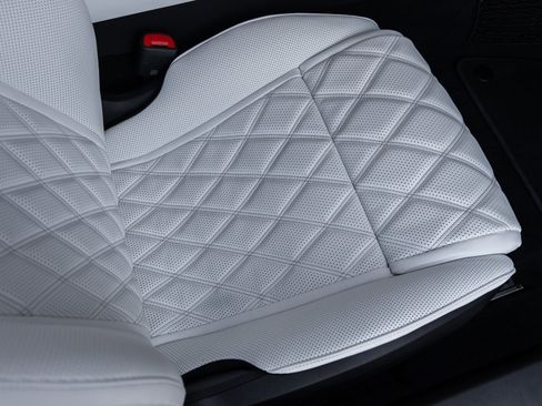 Used 2025 Mercedes-Benz AMG GT 63 image 36