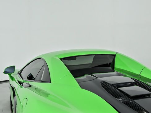 Used 2018 McLaren 570S Spider image 22