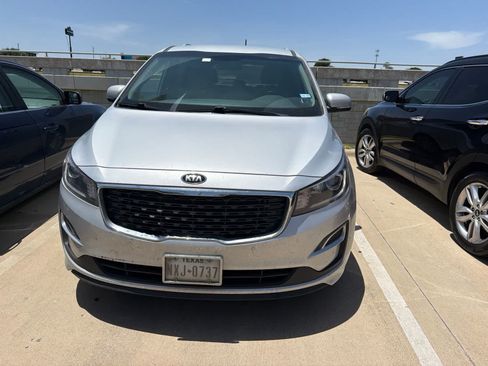 Used 2021 Kia Sedona EX FWD image 2