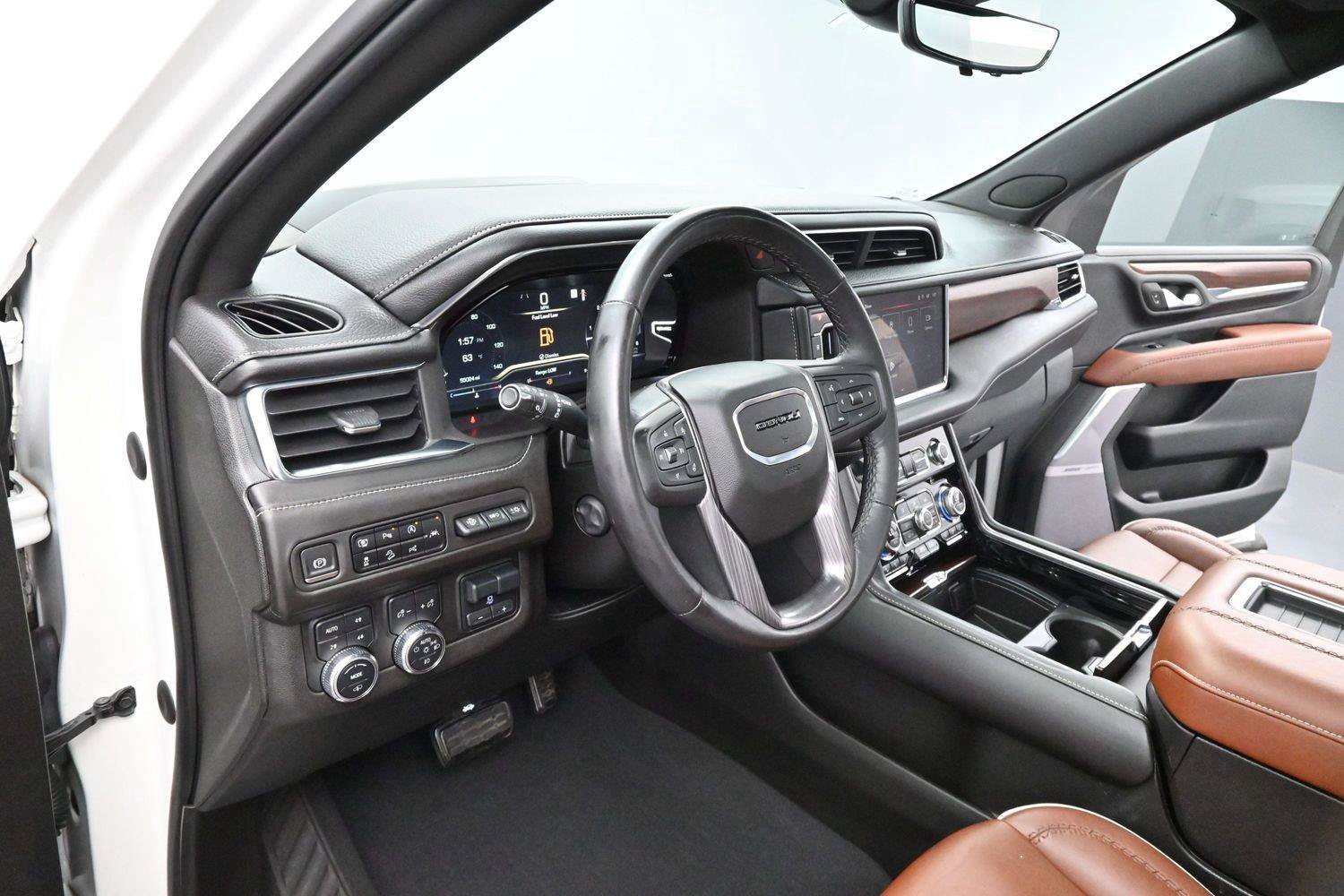 Used 2023 GMC Yukon XL Denali Ultimate AWD/4WD image 13