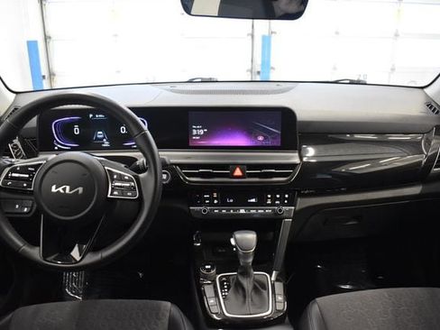 Used 2025 Kia Seltos S FWD image 5