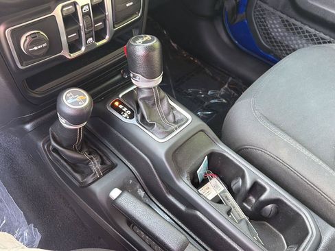 Used 2018 Jeep Wrangler Unlimited Sahara AWD/4WD image 26