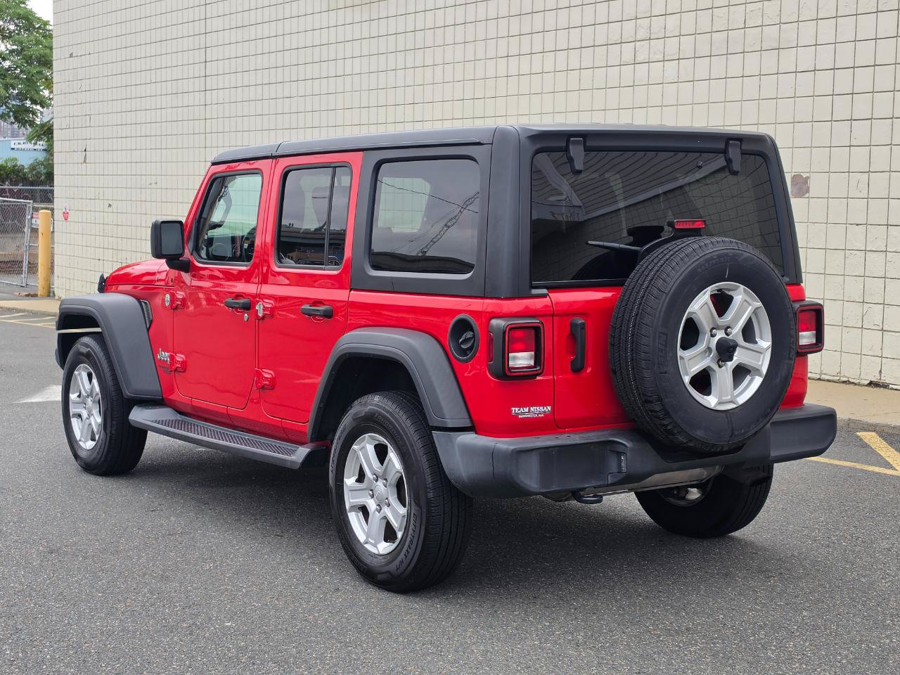 Used 2021 Jeep Wrangler Unlimited Sport AWD/4WD image 5