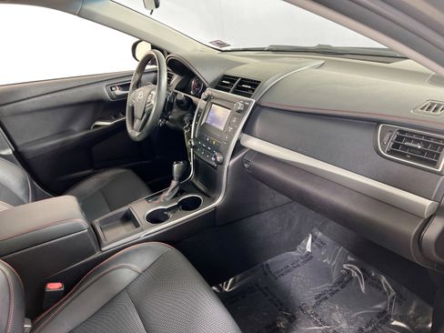 Used 2017 Toyota Camry SE image 25