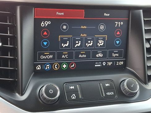 Used 2023 GMC Acadia SLE w/ Driver Convenience Package image 18