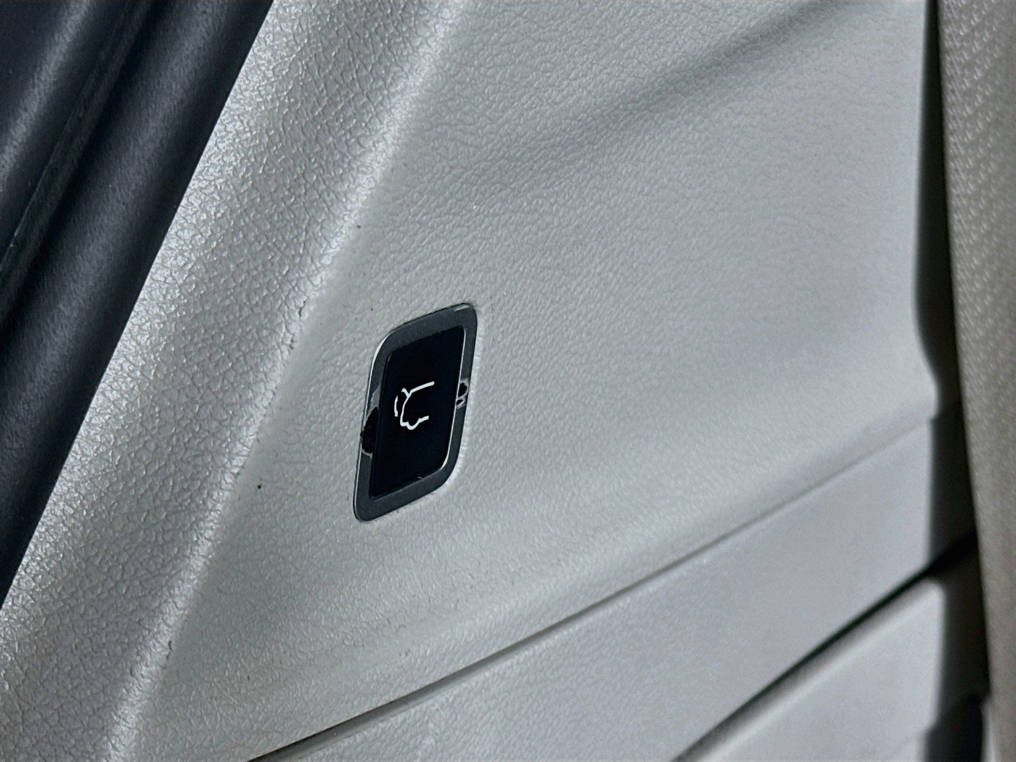 Used 2024 Chrysler Pacifica Limited FWD image 31
