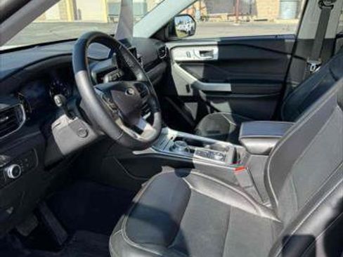 Certified 2022 Ford Explorer Limited w/ Equipment Group 301A image 10