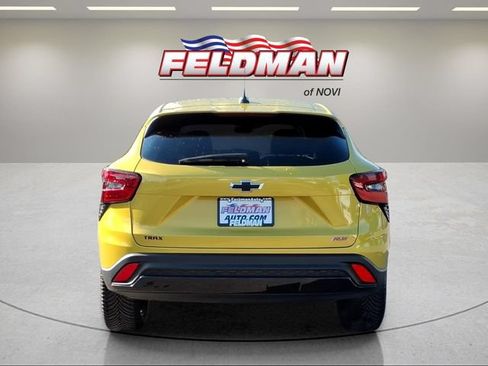 Used 2024 Chevrolet Trax RS w/ Driver Confidence Package FWD image 4