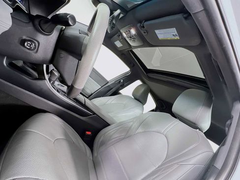 Used 2019 Toyota Avalon Limited image 23