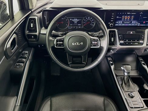 Used 2023 Kia Sorento S image 16