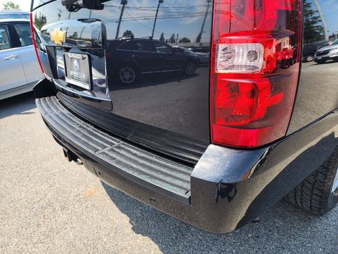 Used 2013 Chevrolet Suburban LT w/ Luxury Package AWD/4WD image 41