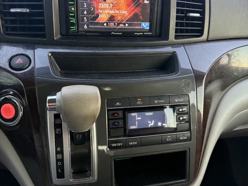 Used 2015 Nissan Quest S image 4