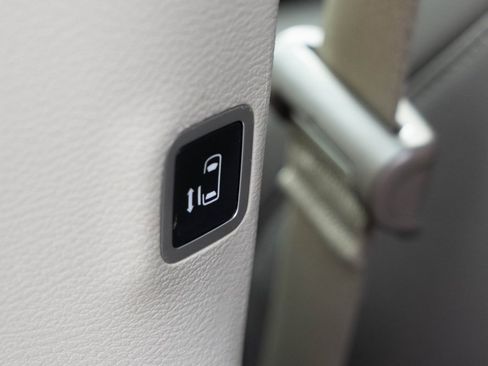 Used 2019 Chrysler Pacifica Touring-L w/ Advanced Safetytec Group image 10