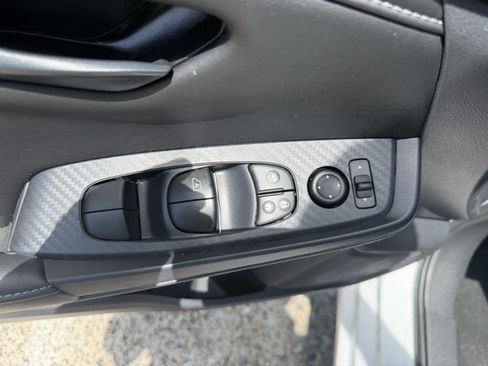 Used 2025 Nissan Sentra S FWD image 12