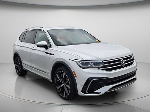 Certified 2023 Volkswagen Tiguan SEL R-Line AWD/4WD image 4