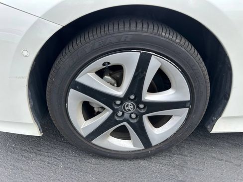Used 2016 Toyota Prius Four Touring w/ Premium Convenience Package FWD image 7