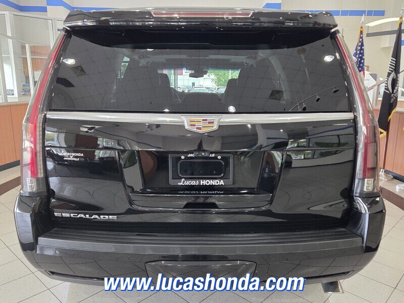Used 2019 Cadillac Escalade Luxury RWD image 5