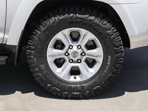 Used 2018 Toyota 4Runner SR5 Premium RWD image 9