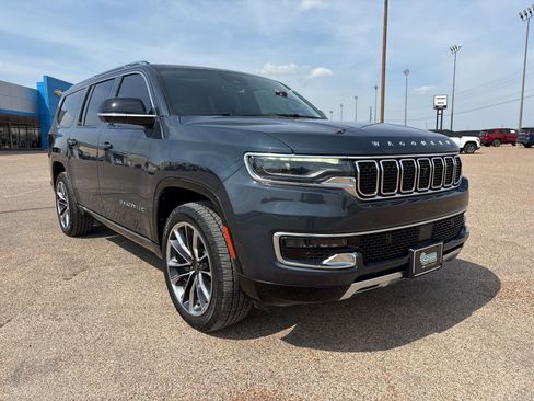 Used 2023 Jeep Wagoneer L Series III w/ Premium Group I image 8