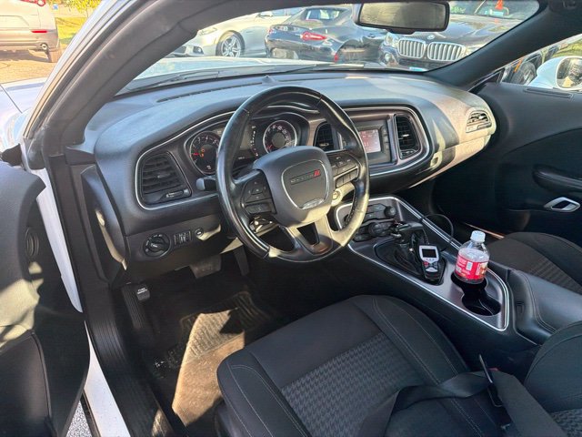 Used 2016 Dodge Challenger SXT RWD image 5