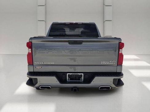 Used 2019 Chevrolet Silverado 1500 High Country w/ Technology Package AWD/4WD image 4