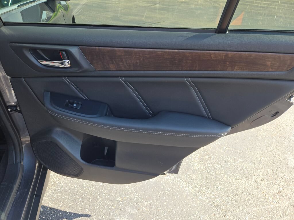Used 2018 Subaru Outback 2.5i Limited AWD/4WD image 9