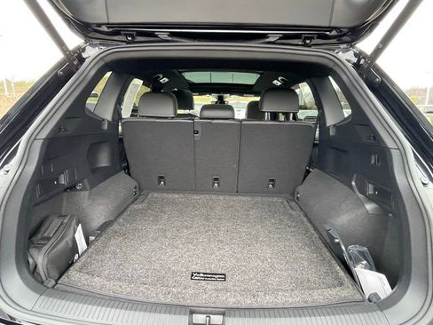 Used 2022 Volkswagen Tiguan SE R-Line image 16