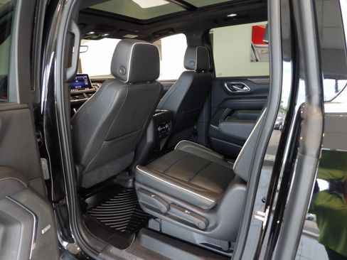 Used 2021 Chevrolet Suburban Premier AWD/4WD image 21