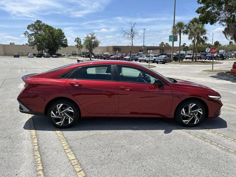 New 2025 Hyundai Elantra SEL FWD image 9