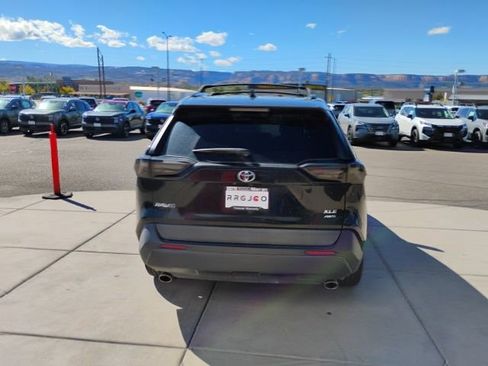 Used 2021 Toyota RAV4 XLE Premium AWD/4WD image 6