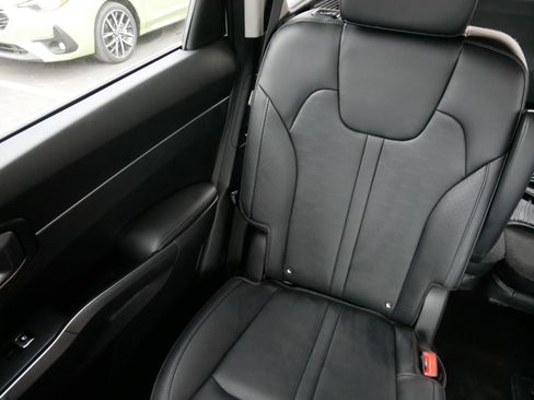 Used 2025 Kia Sorento EX image 12