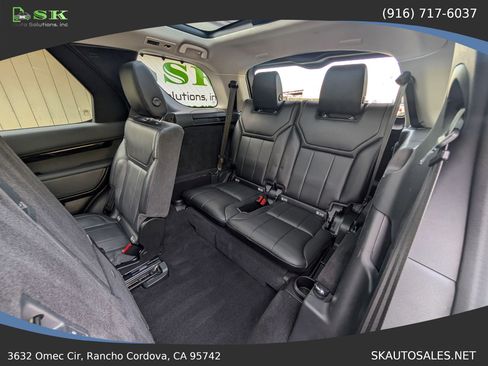 Used 2017 Land Rover Discovery SE AWD/4WD image 29