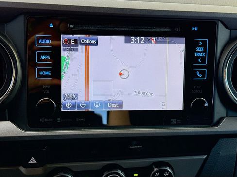 Used 2018 Toyota Tacoma TRD Sport image 16