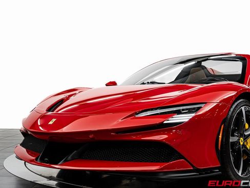 Used 2023 Ferrari SF90 Spider image 18