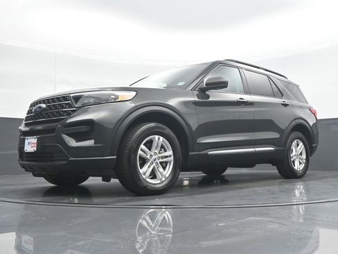 Used 2023 Ford Explorer XLT AWD/4WD image 27