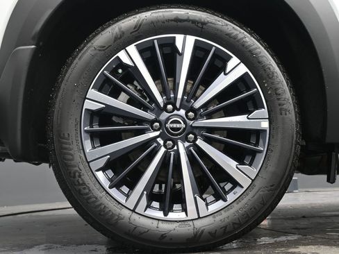 New 2026 Nissan Pathfinder Platinum image 9