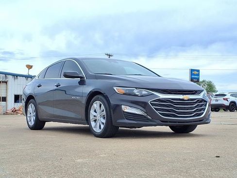 Used 2025 Chevrolet Malibu LT FWD image 3
