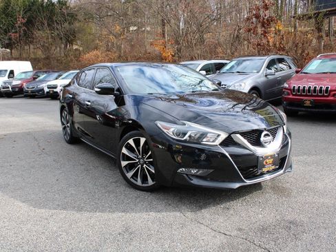 Used 2016 Nissan Maxima SR w/ Interior Lighting Package image 4