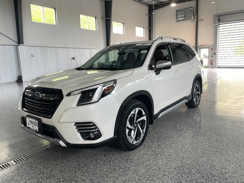 Used 2023 Subaru Forester Touring AWD/4WD image 3