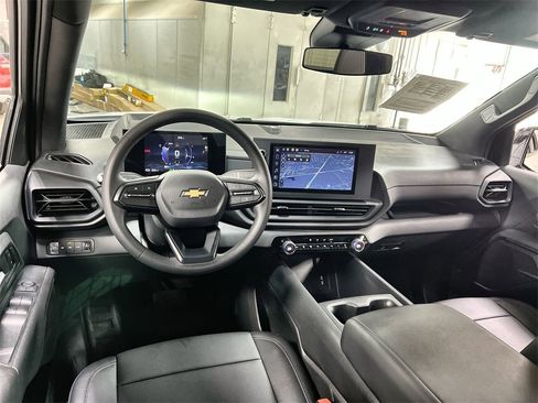 Used 2025 Chevrolet Silverado EV W/T image 18