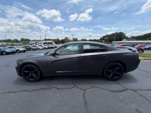 Used 2014 Dodge Charger SXT w/ Blacktop Package RWD image 4