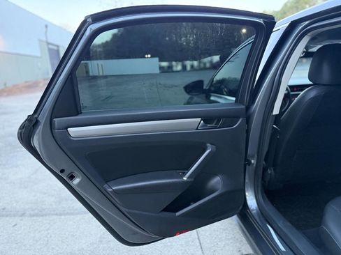 Used 2020 Volkswagen Passat 2.0T SE image 37